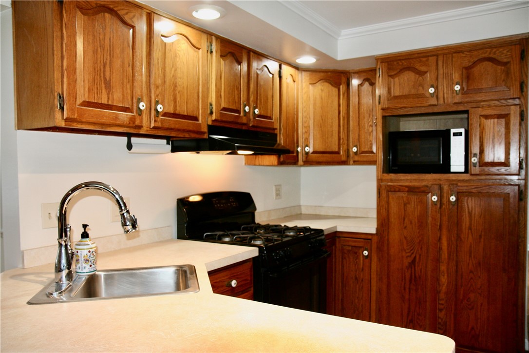 120 Sydenham Road Irondequoit, NY 14609 - Photo 15 of 41