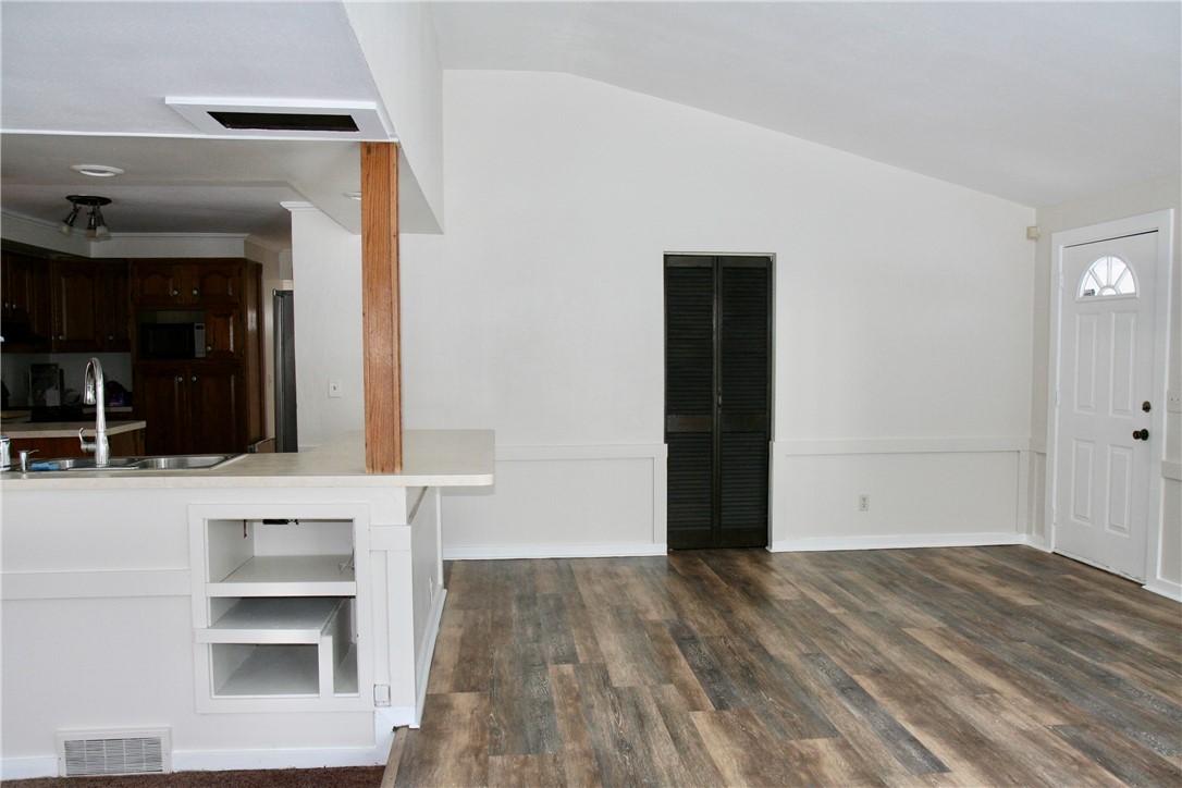 120 Sydenham Road Irondequoit, NY 14609 - Photo 17 of 41