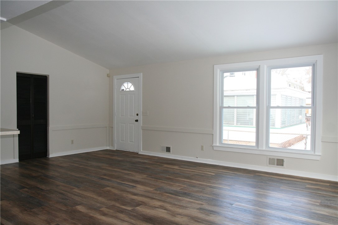 120 Sydenham Road Irondequoit, NY 14609 - Photo 18 of 41