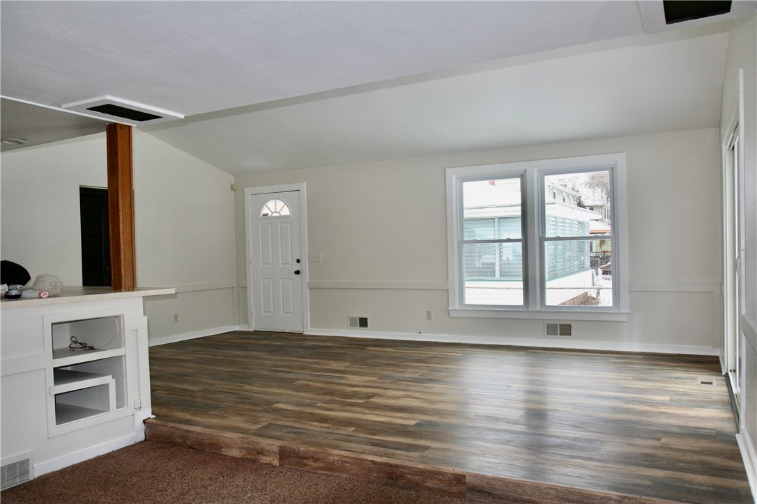 120 Sydenham Road Irondequoit, NY 14609 - Photo 20 of 41