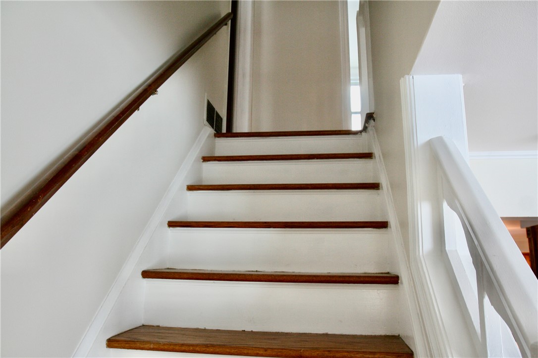 120 Sydenham Road Irondequoit, NY 14609 - Photo 21 of 41