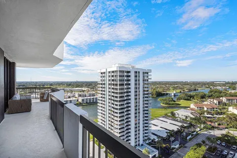 $1,200,000 | 108 Lakeshore Drive, Unit 38PH, North Palm Beach, FL 33408
