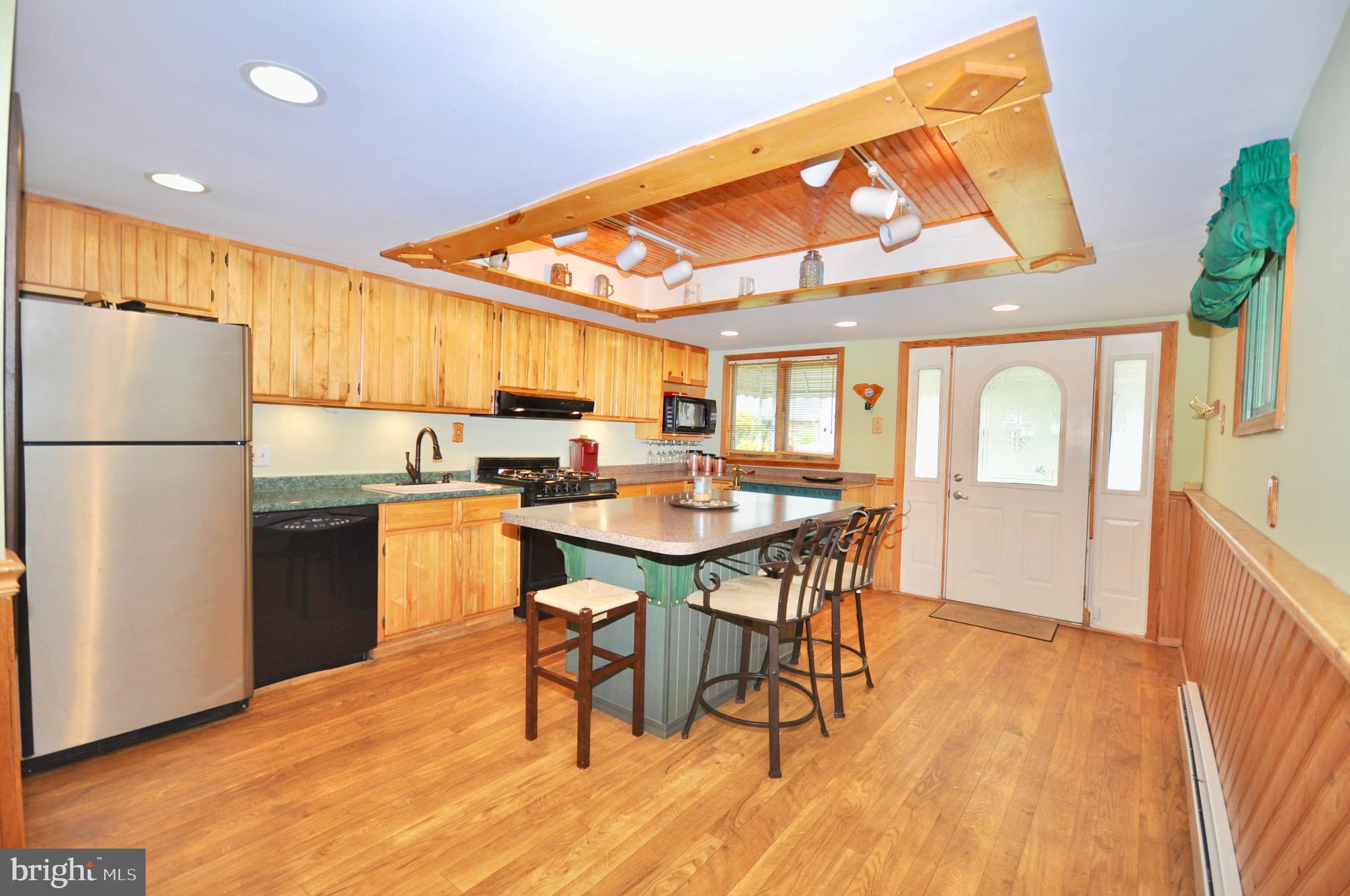 9222 Treaty Road Philadelphia, PA 19114 - Photo 11 of 43 Plenty of kitchen cabinets