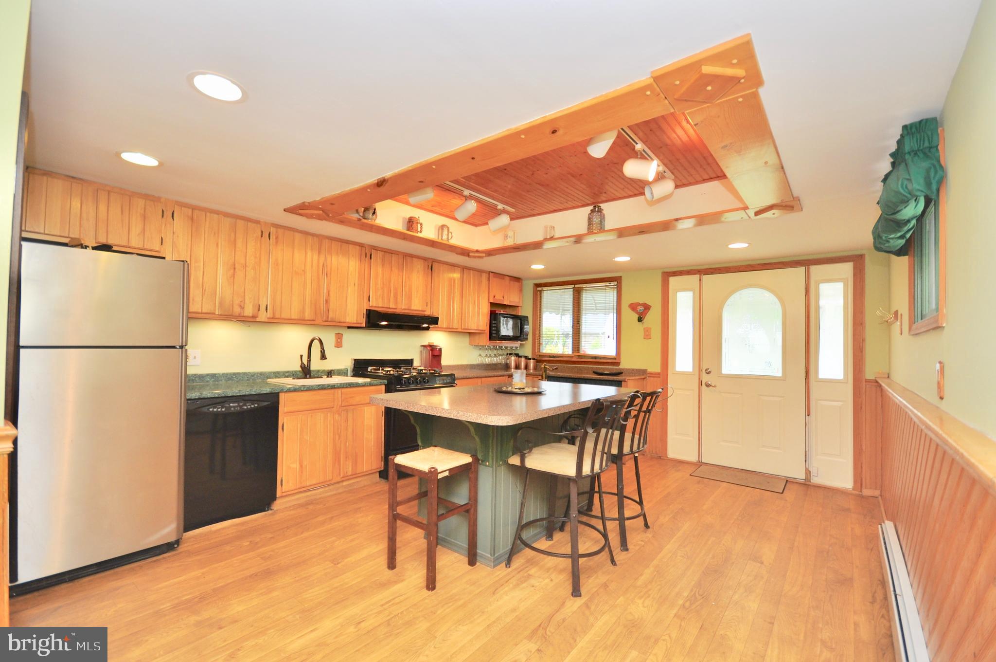 9222 Treaty Road Philadelphia, PA 19114 - Photo 12 of 43 Large space in kitchen for entertaining