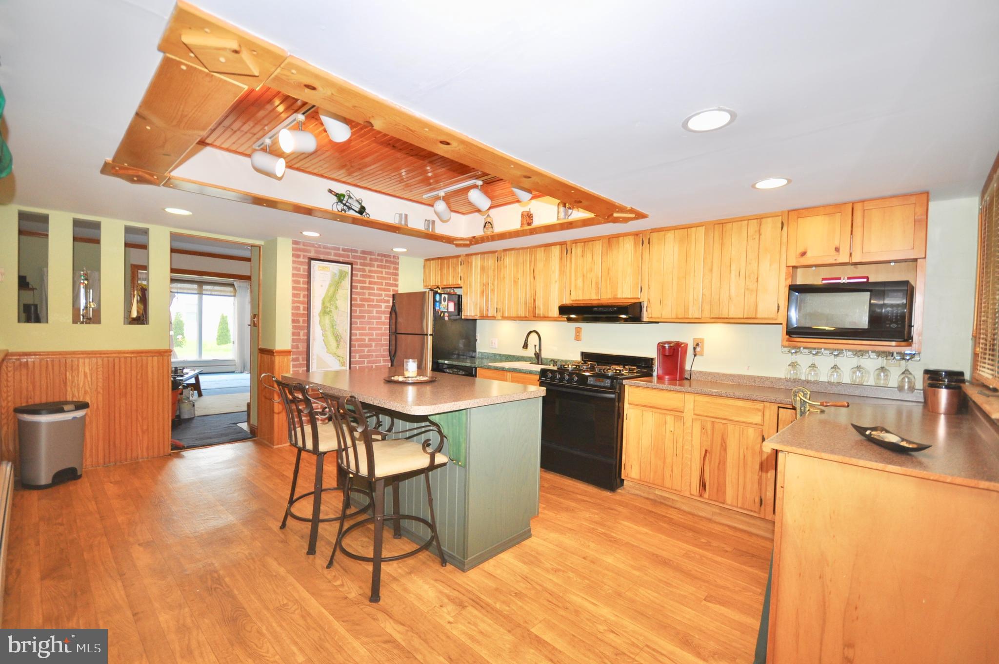 9222 Treaty Road Philadelphia, PA 19114 - Photo 3 of 43 Huge updated kitchen with island