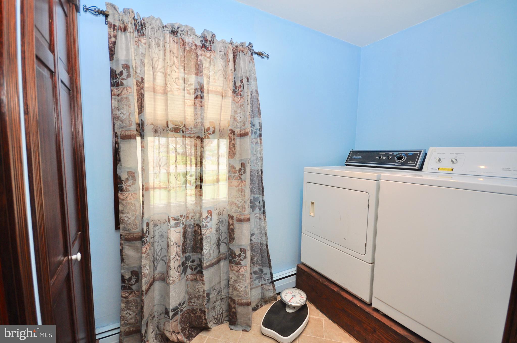 9222 Treaty Road Philadelphia, PA 19114 - Photo 23 of 43 Washer & dryer