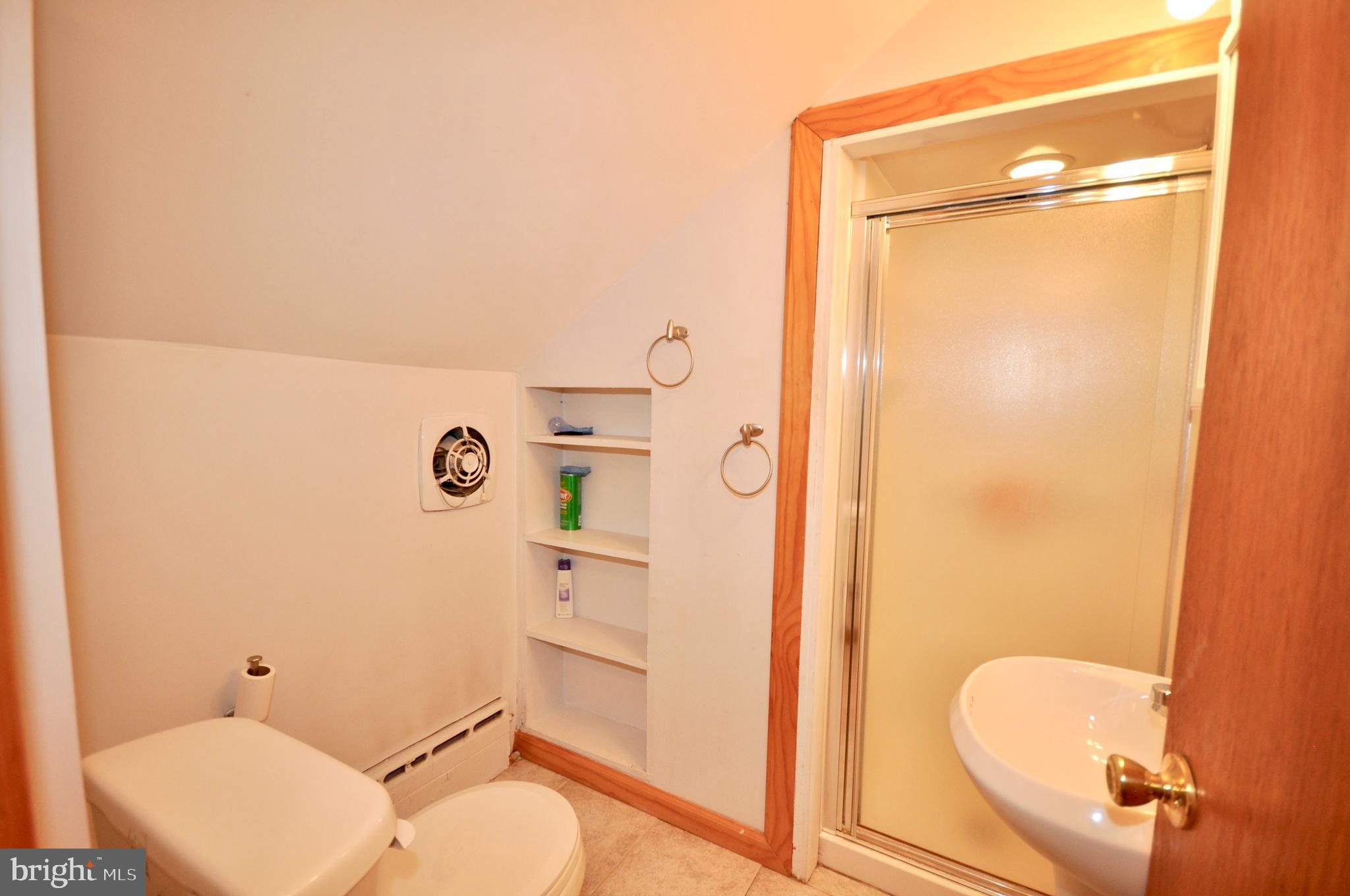 9222 Treaty Road Philadelphia, PA 19114 - Photo 35 of 43 2nd floor full bathroom