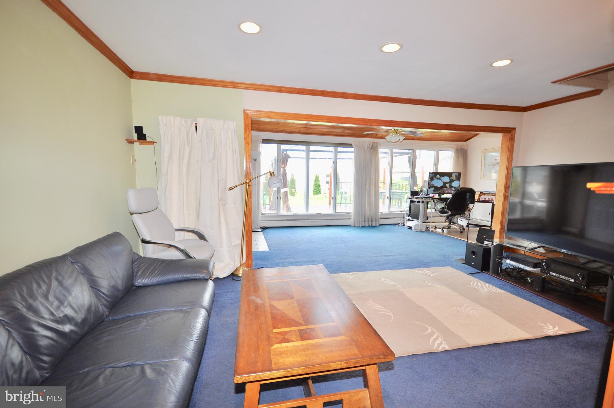 9222 Treaty Road Philadelphia, PA 19114 - Photo 5 of 43 Huge Living room open into large family room