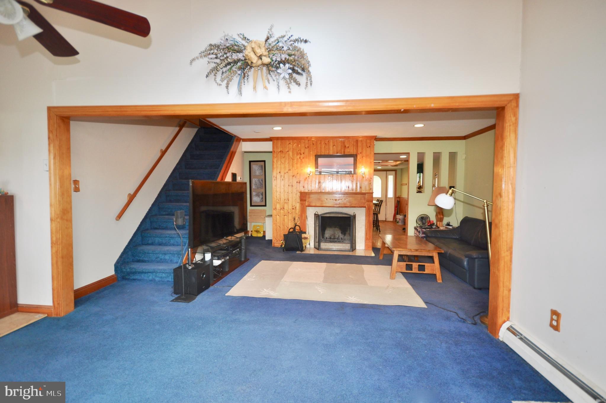 9222 Treaty Road Philadelphia, PA 19114 - Photo 7 of 43 Florida room looking into Living Room
