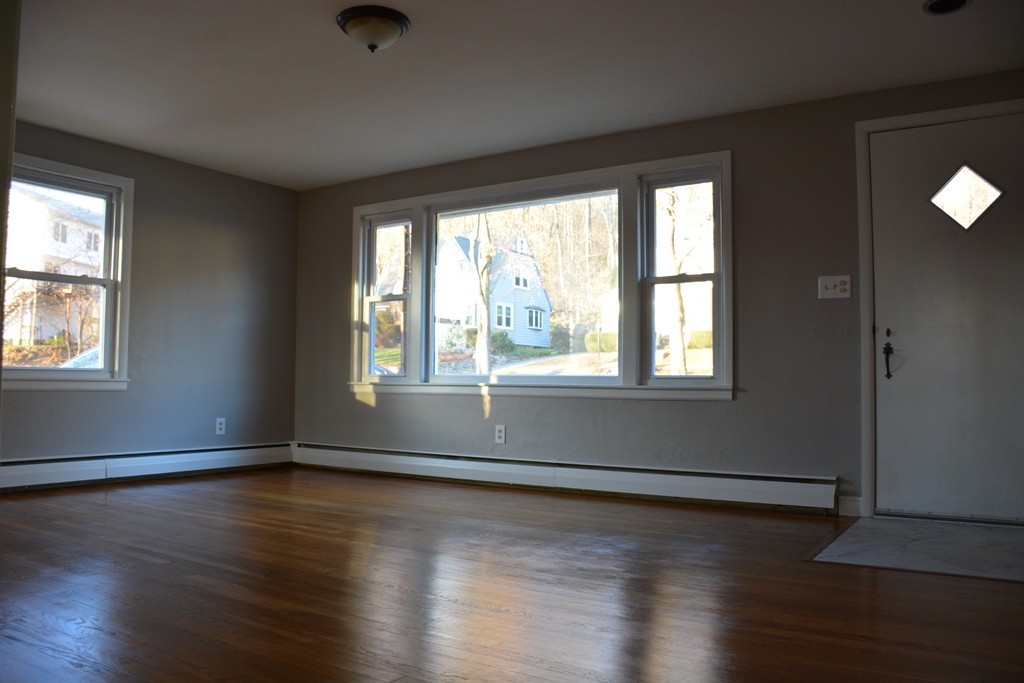 13 Columbine Road Worcester, MA 01609 - Photo 3 of 16 Gallery Image 3