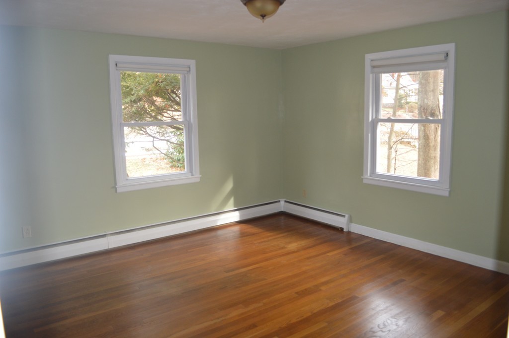 13 Columbine Road Worcester, MA 01609 - Photo 4 of 16 Gallery Image 4