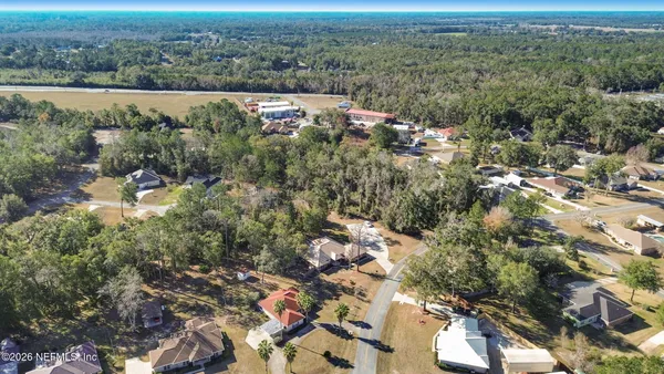 a view of a yard in front of house