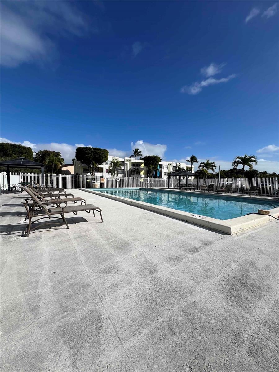 10785 Southwest 108th Avenue, Unit 308 Miami, FL 33176 - Photo 20 of 21 a view of a basket ball ground