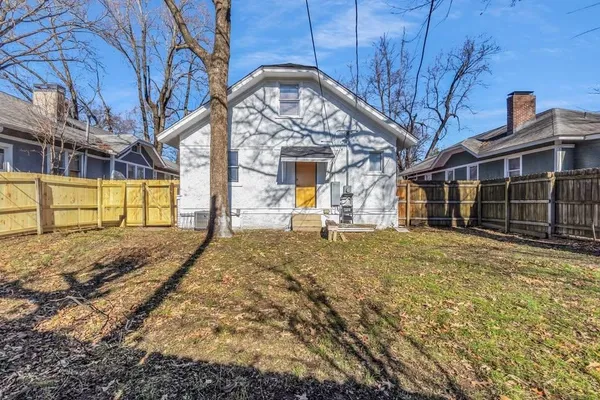 a view of a house with a backyard