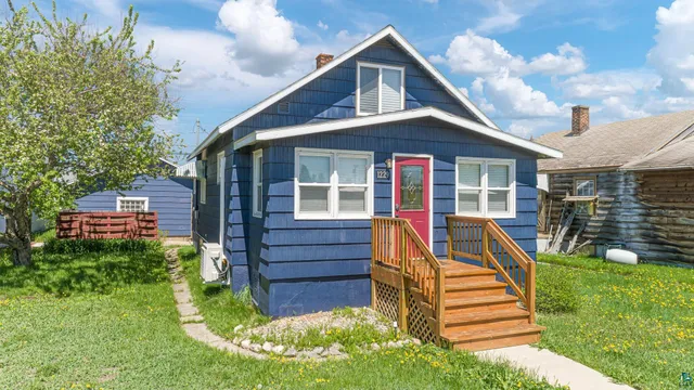 $179,000 | 1229 East Sheridan Street, Ely, MN 55731