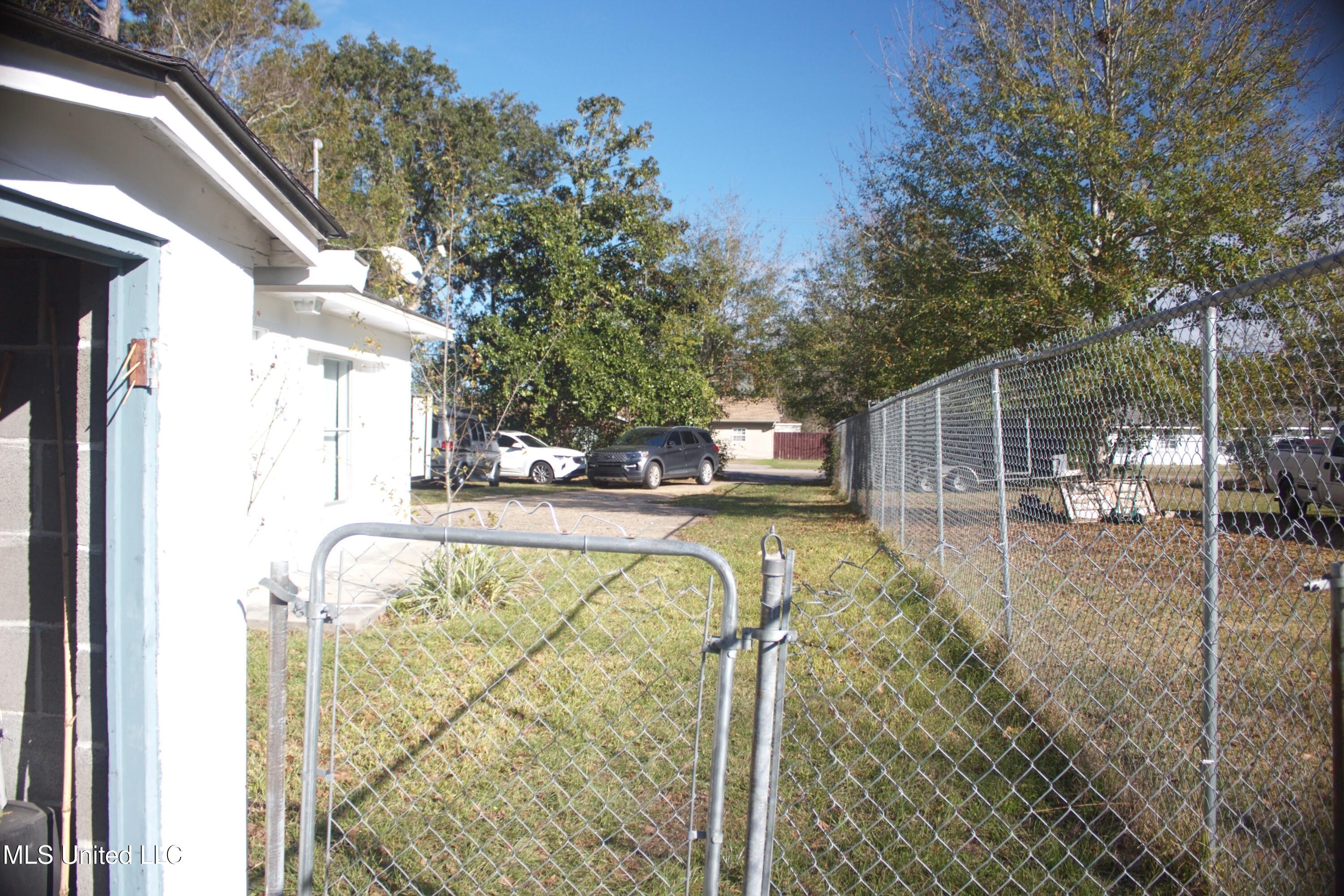 12011 Three Rivers Road Gulfport, MS 39503 - Photo 13 of 15 IMG_0086