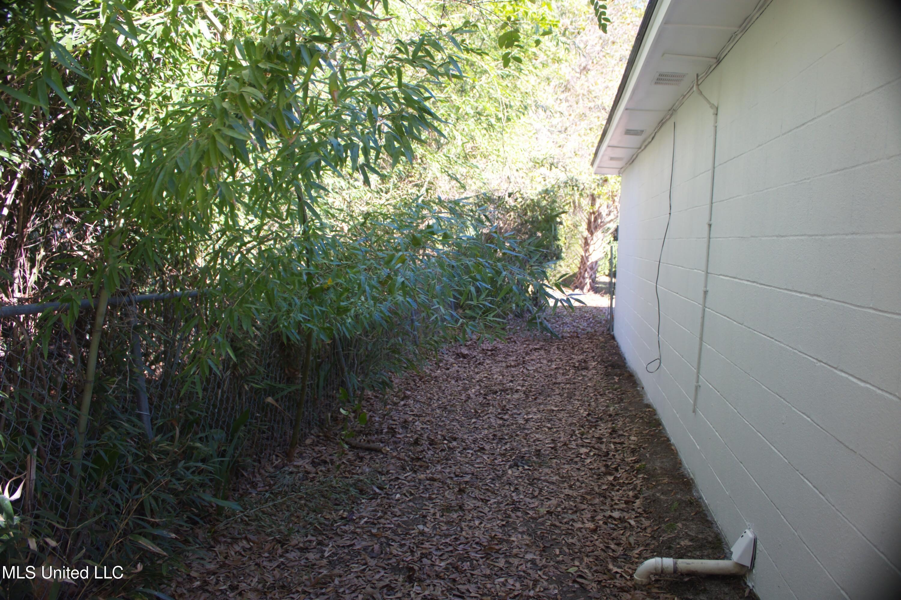 12011 Three Rivers Road Gulfport, MS 39503 - Photo 14 of 15 IMG_0087 (1)