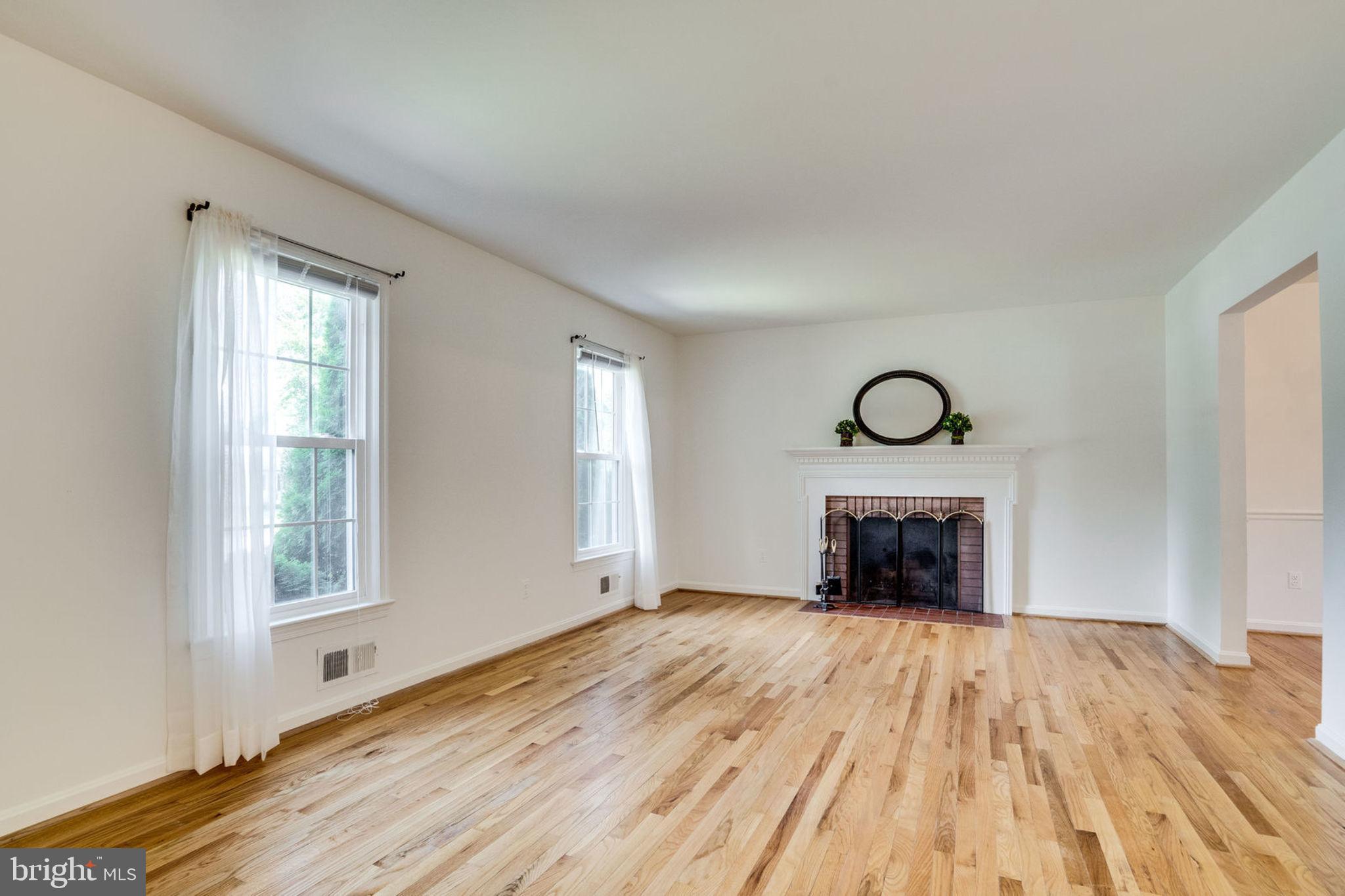 7618 Hayfield Road Alexandria, VA 22315 - Photo 8 of 54 Gallery Image 8