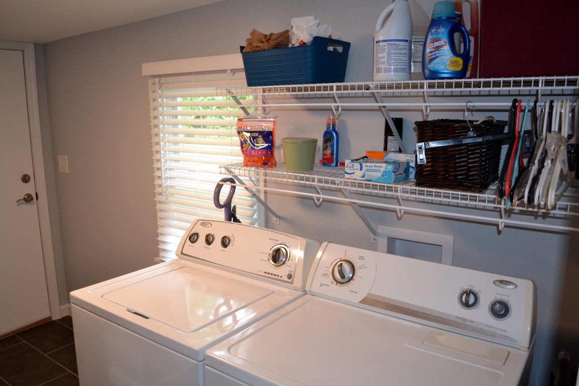 1481 Dutch Valley Road Clinton, TN 37716 - Photo 20 of 24 a utility room with dryer and washer