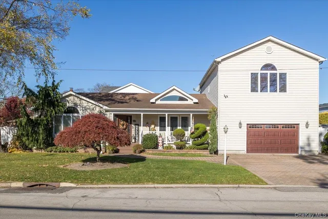 $849,888 | 194 Newark Street, Lindenhurst, NY 11757