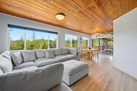$724,000 | 13871 Greenhaven Lane, Grass Valley, CA 95945