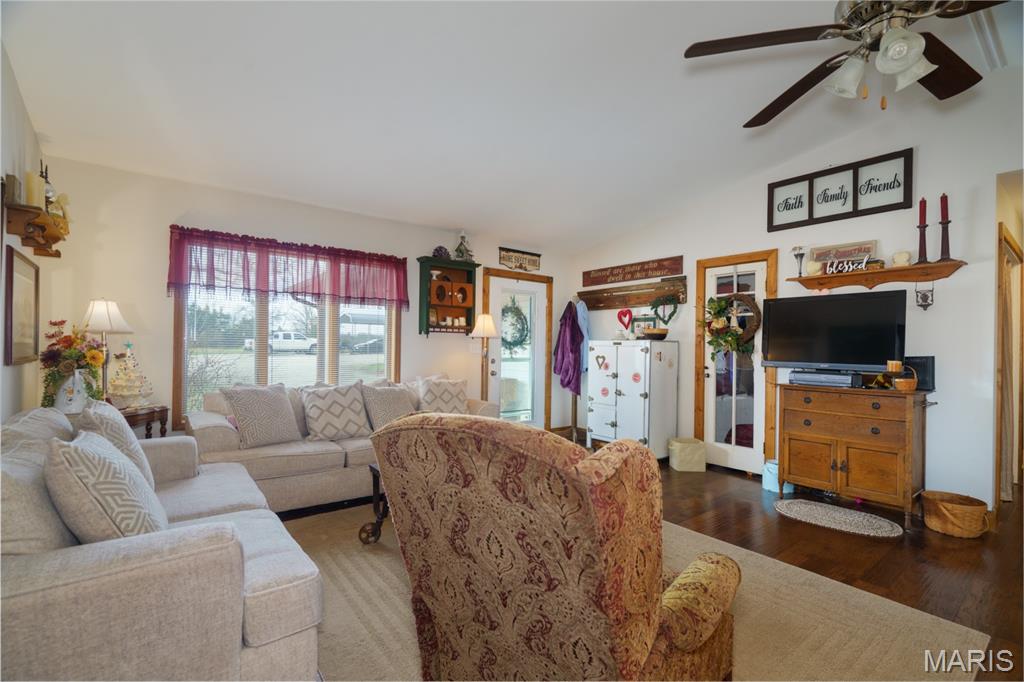 1858 Country Ridge Road Rolla, MO 65401 - Photo 6 of 59