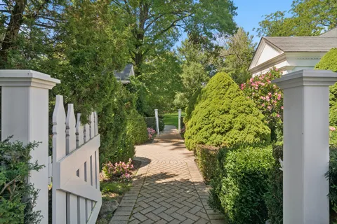 $2,250,000 | Undisclosed Address, North Barrington, IL 60010