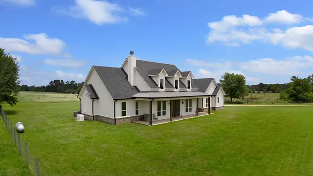 a view of a house with a big yard