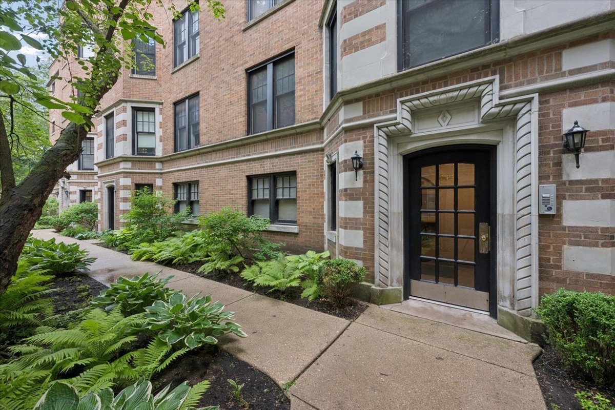 602 Sheridan Road, Unit 2W Evanston, IL 60202 - Photo 2 of 30