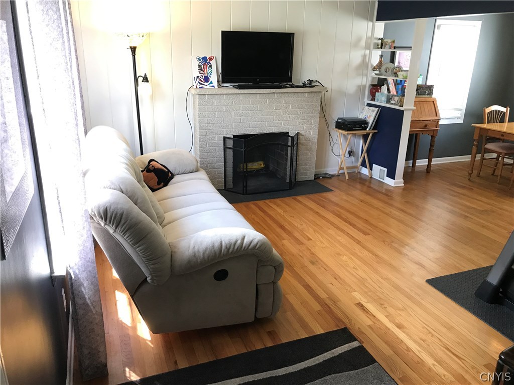 131 Wheaton Road Syracuse, NY 13203 - Photo 4 of 20