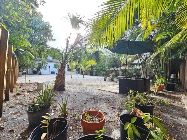 a view of outdoor space yard and patio