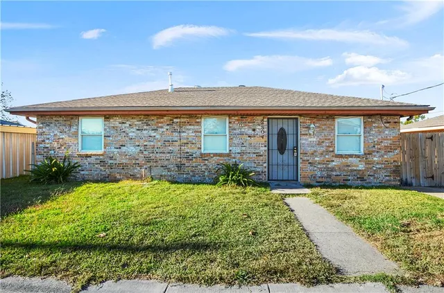 $149,000 | 2804 Guerra Drive, Violet, LA 70092