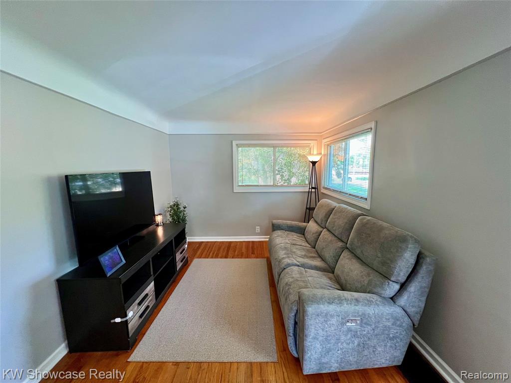 6735 Cooley Lake Road West Bloomfield, MI 48324 - Photo 22 of 41 Gallery Image 22