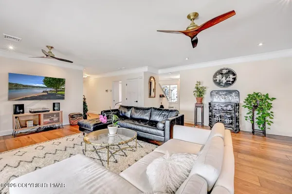 $725,000 | 5 Redwood Lane, East Stroudsburg, PA 18301