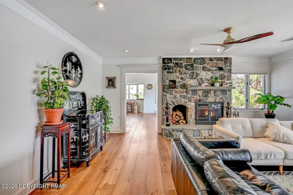 $725,000 | 5 Redwood Lane, East Stroudsburg, PA 18301