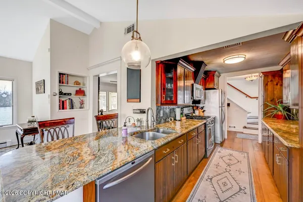 $725,000 | 5 Redwood Lane, East Stroudsburg, PA 18301