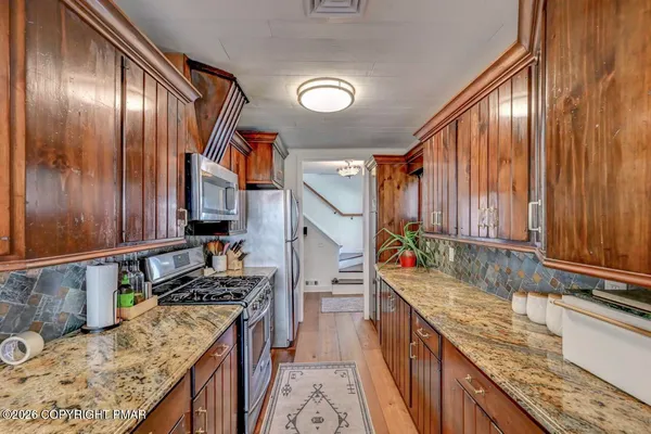 $725,000 | 5 Redwood Lane, East Stroudsburg, PA 18301