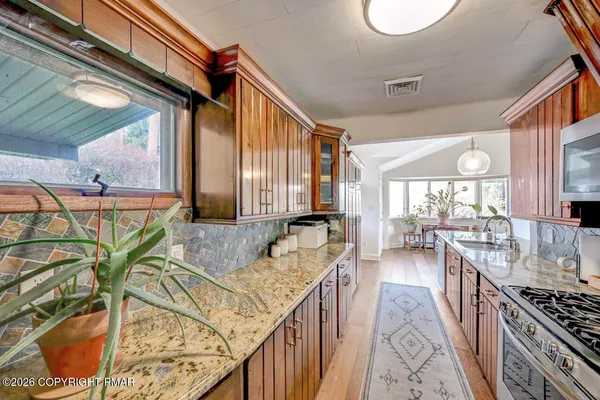 $725,000 | 5 Redwood Lane, East Stroudsburg, PA 18301