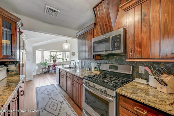 $725,000 | 5 Redwood Lane, East Stroudsburg, PA 18301