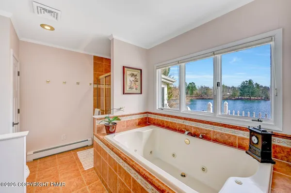 $725,000 | 5 Redwood Lane, East Stroudsburg, PA 18301