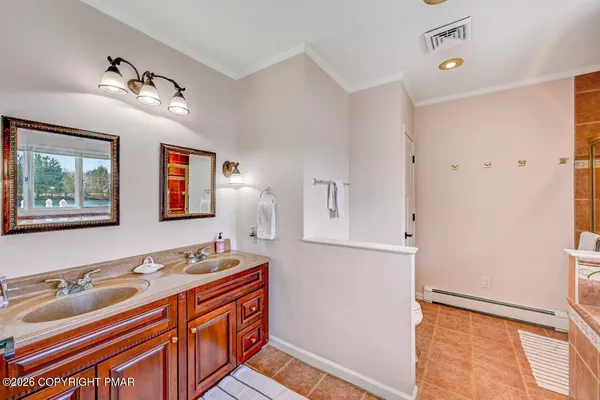 $725,000 | 5 Redwood Lane, East Stroudsburg, PA 18301