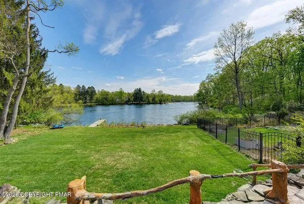 $725,000 | 5 Redwood Lane, East Stroudsburg, PA 18301