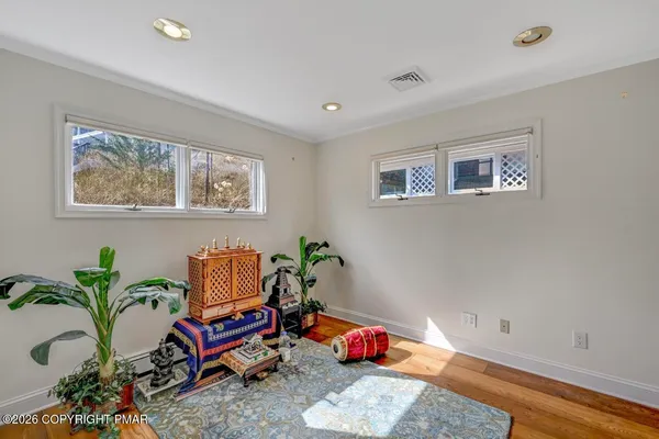 $725,000 | 5 Redwood Lane, East Stroudsburg, PA 18301