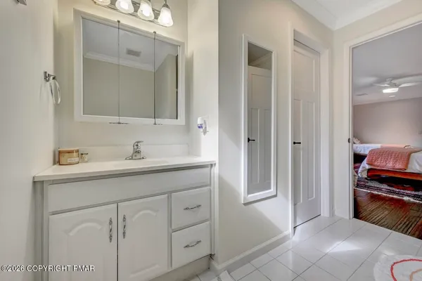 $725,000 | 5 Redwood Lane, East Stroudsburg, PA 18301