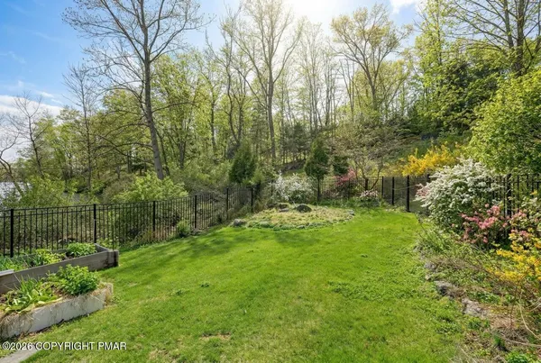 $725,000 | 5 Redwood Lane, East Stroudsburg, PA 18301