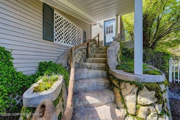 $725,000 | 5 Redwood Lane, East Stroudsburg, PA 18301
