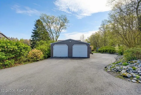 $725,000 | 5 Redwood Lane, East Stroudsburg, PA 18301