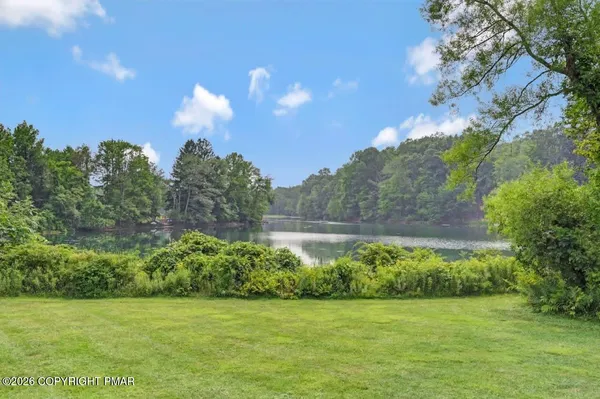$725,000 | 5 Redwood Lane, East Stroudsburg, PA 18301
