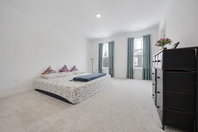 $3,095 | 620 Wolverine Drive, Aurora, IL 60502