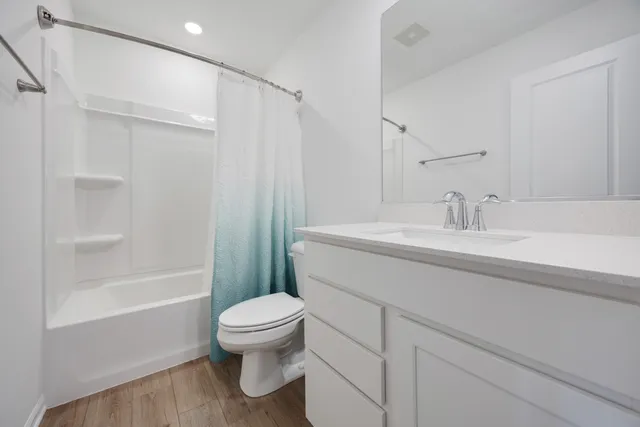 $3,095 | 620 Wolverine Drive, Aurora, IL 60502